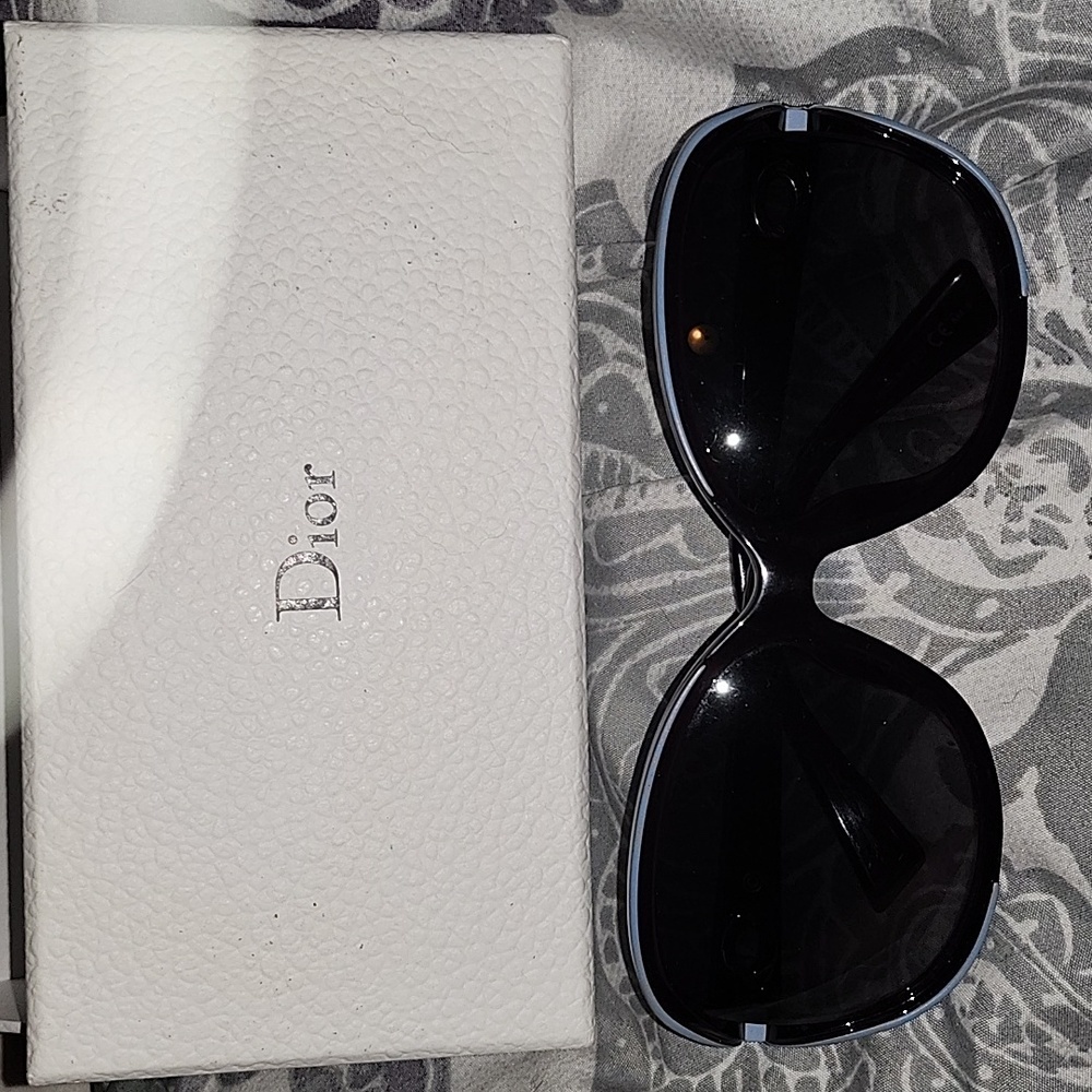 Dior sunglasses 💯 Authentic